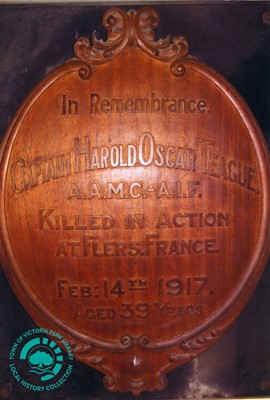 Image PH00010-01 Wooden plaque for Captain